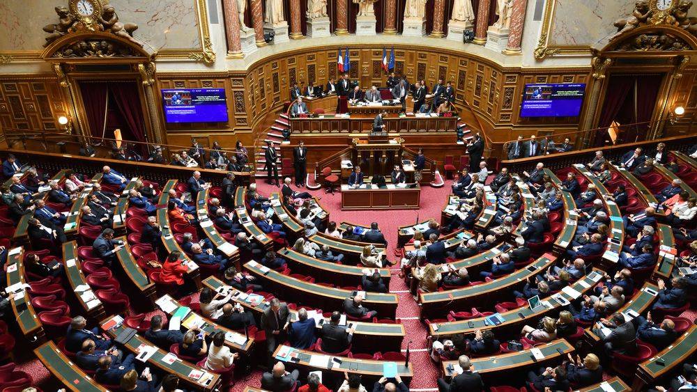 Le Sénat adopte des mesures pour restreindre le port du voile