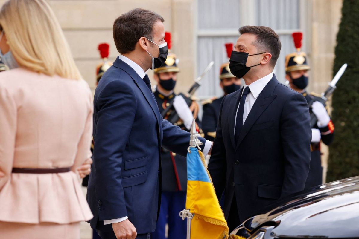 Poutine demande à Macron et Merkel de faire pression sur Kiev