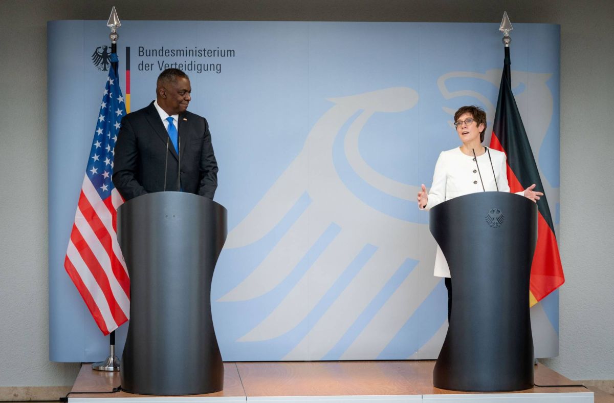 Washington resserre ses liens avec Berlin et déploie de nouvelles troupes