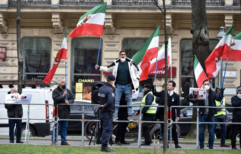 Nucléaire iranien : des négociations « positives » après des tensions en série Nucléaire iranien : des négociations « positives » après des tensions en série