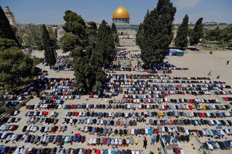 Plus grand rassemblement sur l’esplanade des Mosquées depuis le début de la crise du Covid Plus grand rassemblement sur l’esplanade des Mosquées depuis le début de la crise du Covid