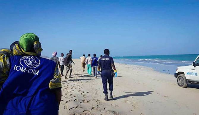 Trente-quatre migrants morts dans le chavirage d'une embarcation