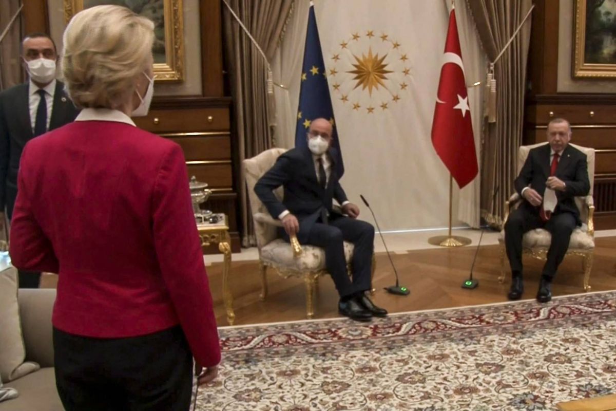 Von der Leyen met en garde Michel lors de leur première réunion après le sofagate