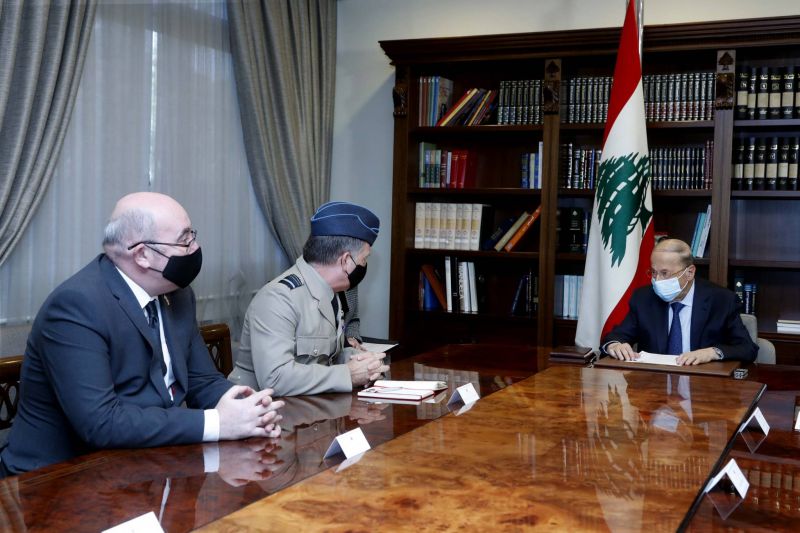 Aoun reçoit à Baabda un haut-gradé britannique