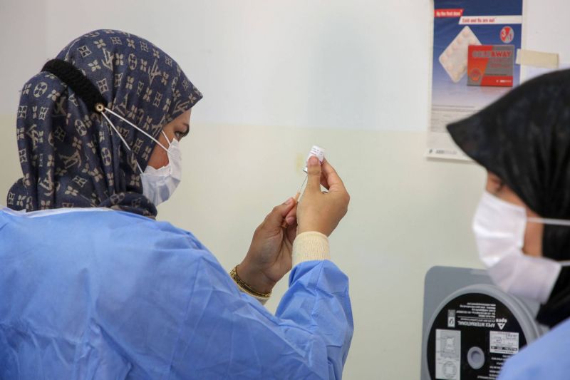 Premiers vaccins anti-Covid pour la population à Tripoli