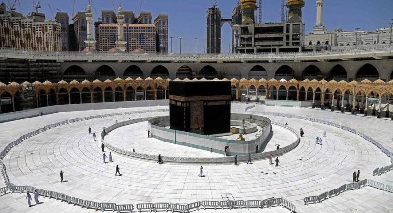 Des pèlerins immunisés se rendent à la Mecque au premier jour du ramadan