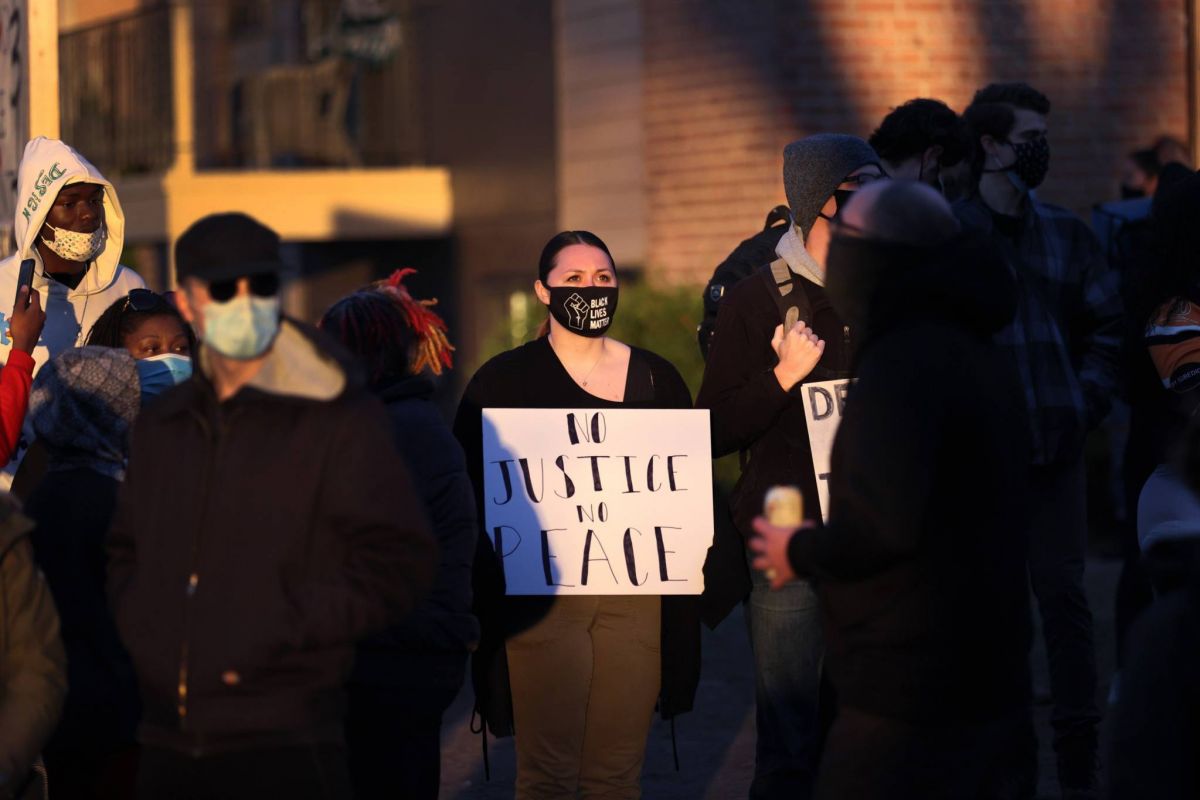 Septième soirée de manifestations près de Minneapolis