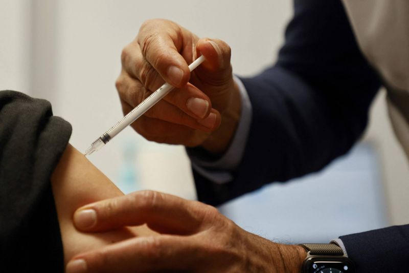 Les bénéfices du vaccin AstraZeneca augmentent avec l'âge, selon l'EMA
