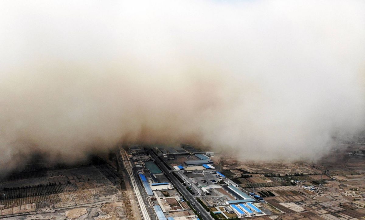 Une immense tempête de sable 