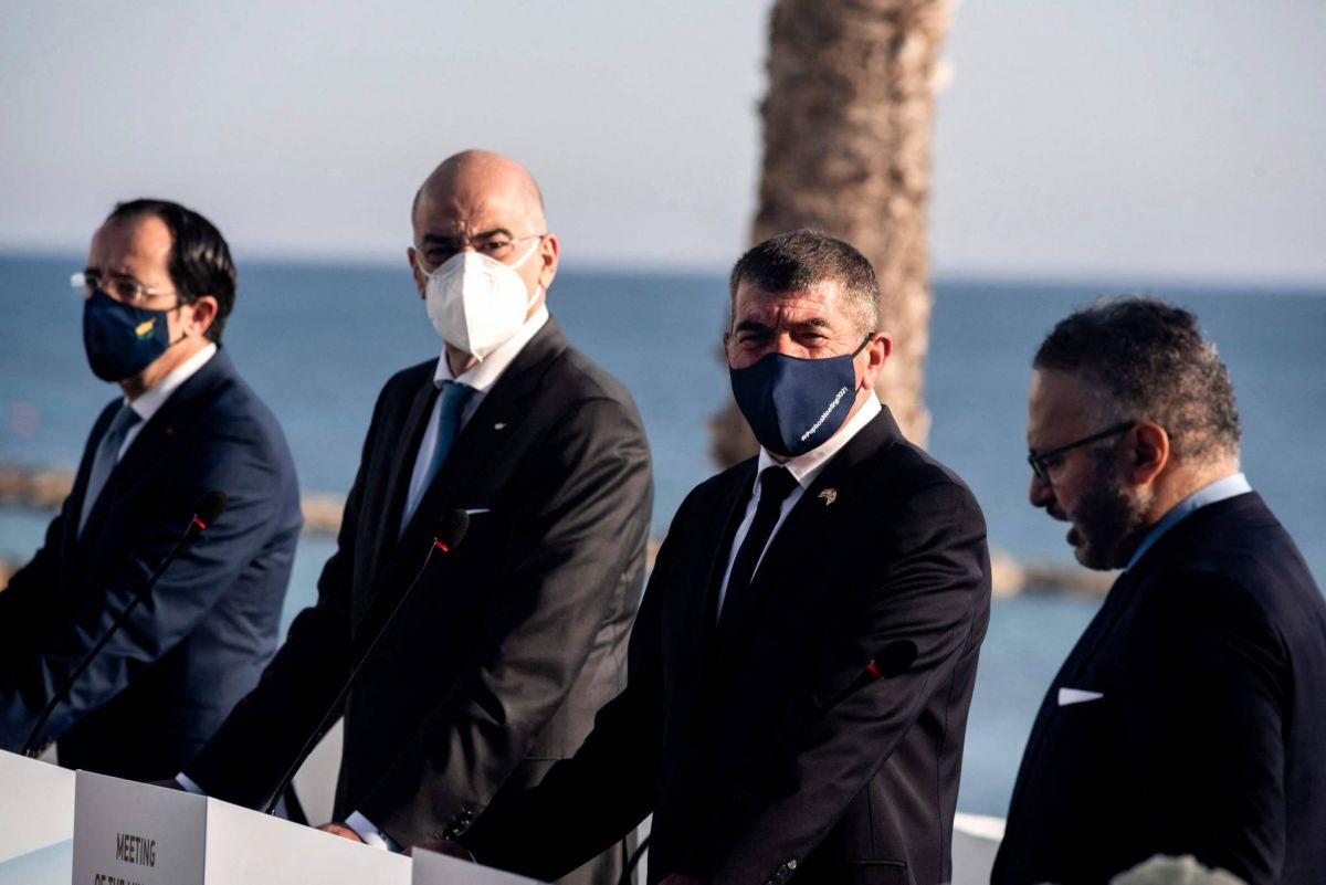 La Grèce cherche à consolider le front antiturc