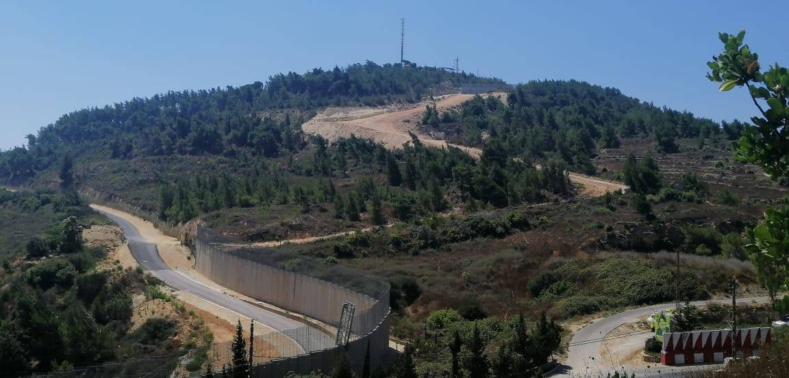L'armée israélienne effectue des travaux de terrassement le long de la frontière face à Adaïssé