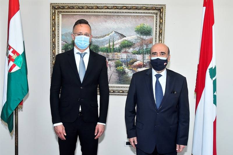 Depuis Beyrouth, le chef de la diplomatie hongroise critique la politique de sanctions de l'UE