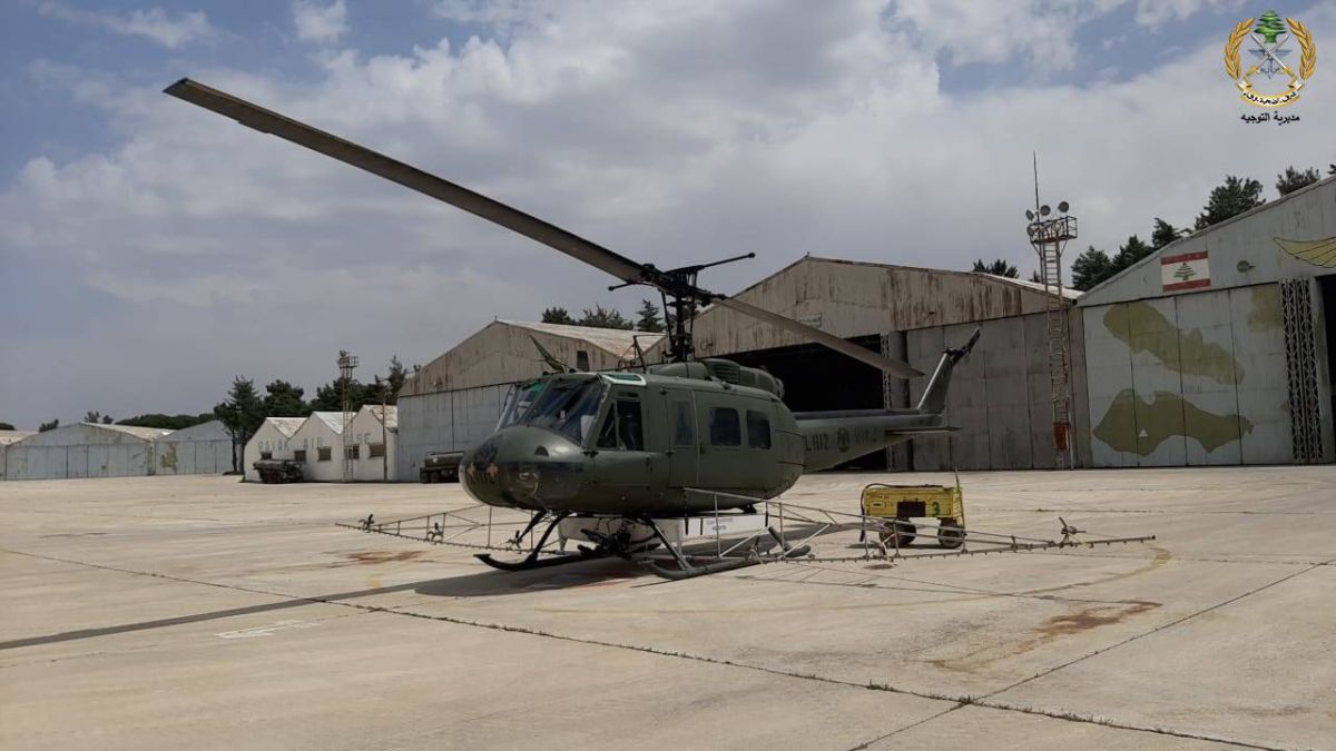 L'armée pulvérise de l'insecticide au-dessus de Laboué, dans la Békaa