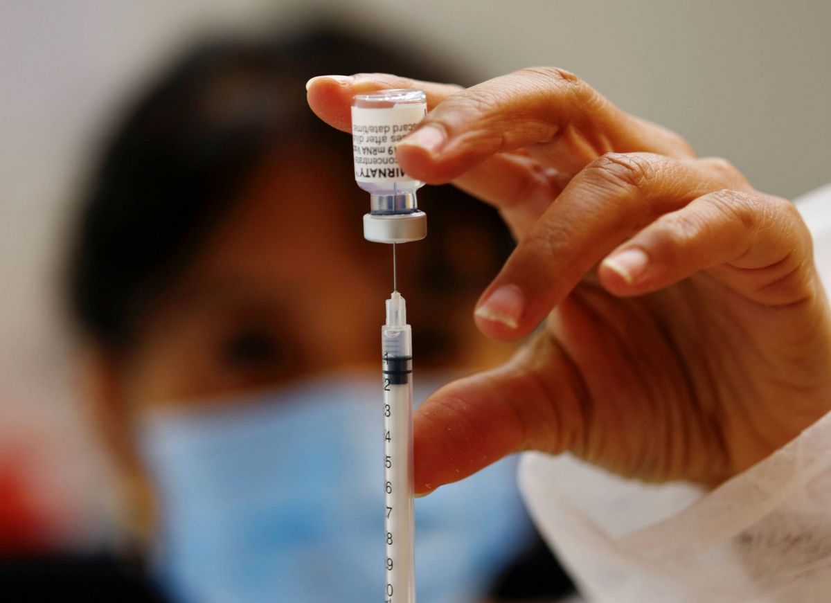 La vaccination ouverte à tous les adultes à partir du 15 juin, annonce Macron