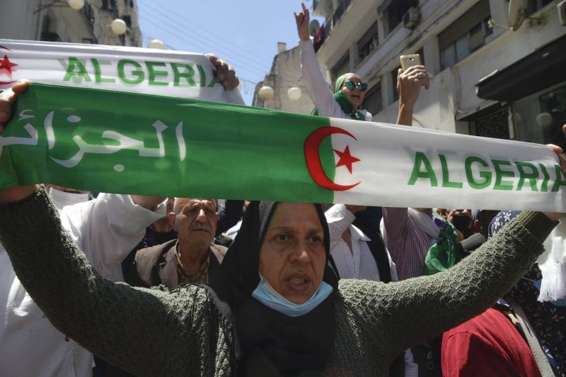 La marche des étudiants interdite, des journalistes interpellés La marche des étudiants interdite, des journalistes interpellés