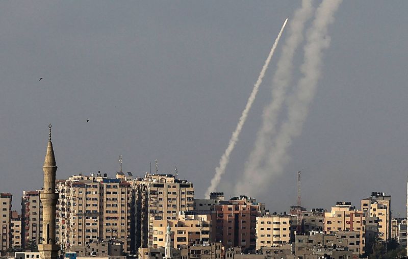 Des salves de roquettes tirées depuis Gaza vers Israël