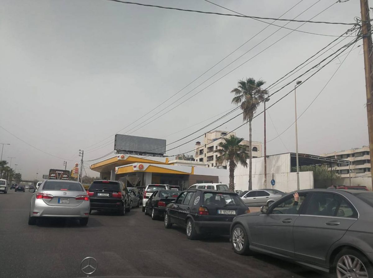 Nouvelle ruée aux pompes pendant le week-end dans plusieurs régions