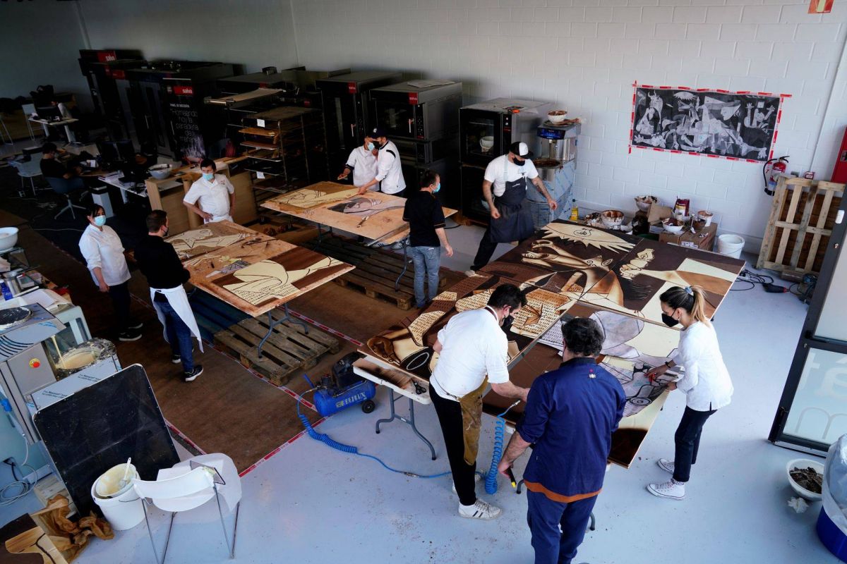 « Guernica » en version douce-amère par des chocolatiers basques