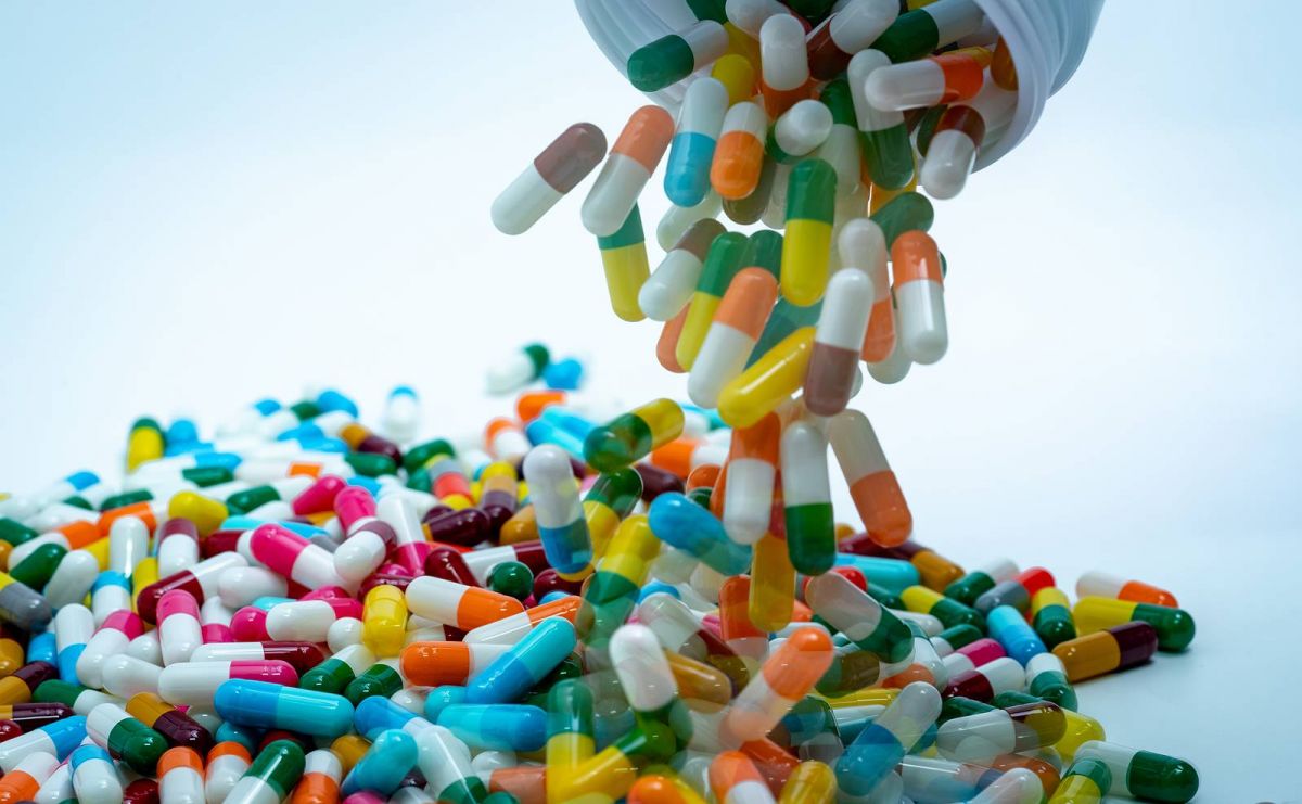 Augmenter les doses d’antibiotiques pourrait renforcer certaines bactéries