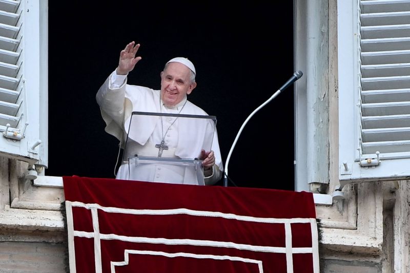 Le pape appelle au dialogue, défend 