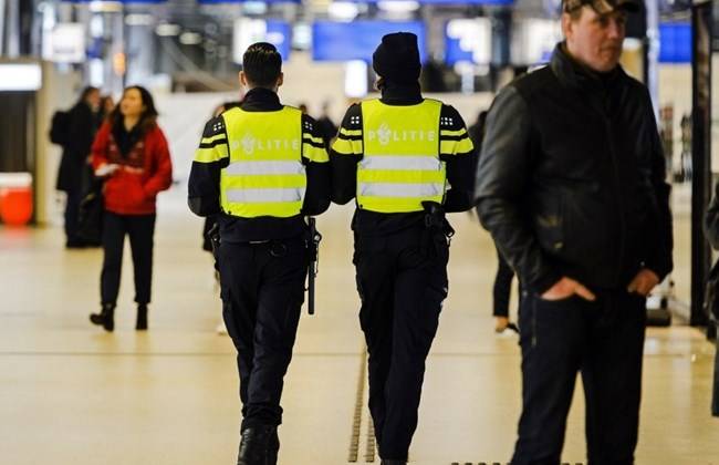 Attaques au couteau à Amsterdam : un mort, la police écarte la piste terroriste