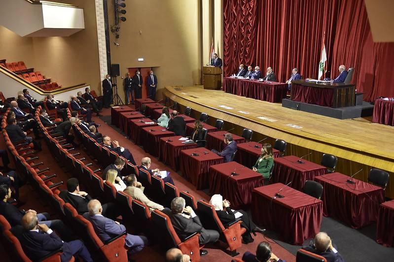 Le Parlement favorable à une formation rapide du gouvernement par Hariri, en accord avec Aoun Le Parlement favorable à une formation rapide du gouvernement par Hariri, en accord avec Aoun