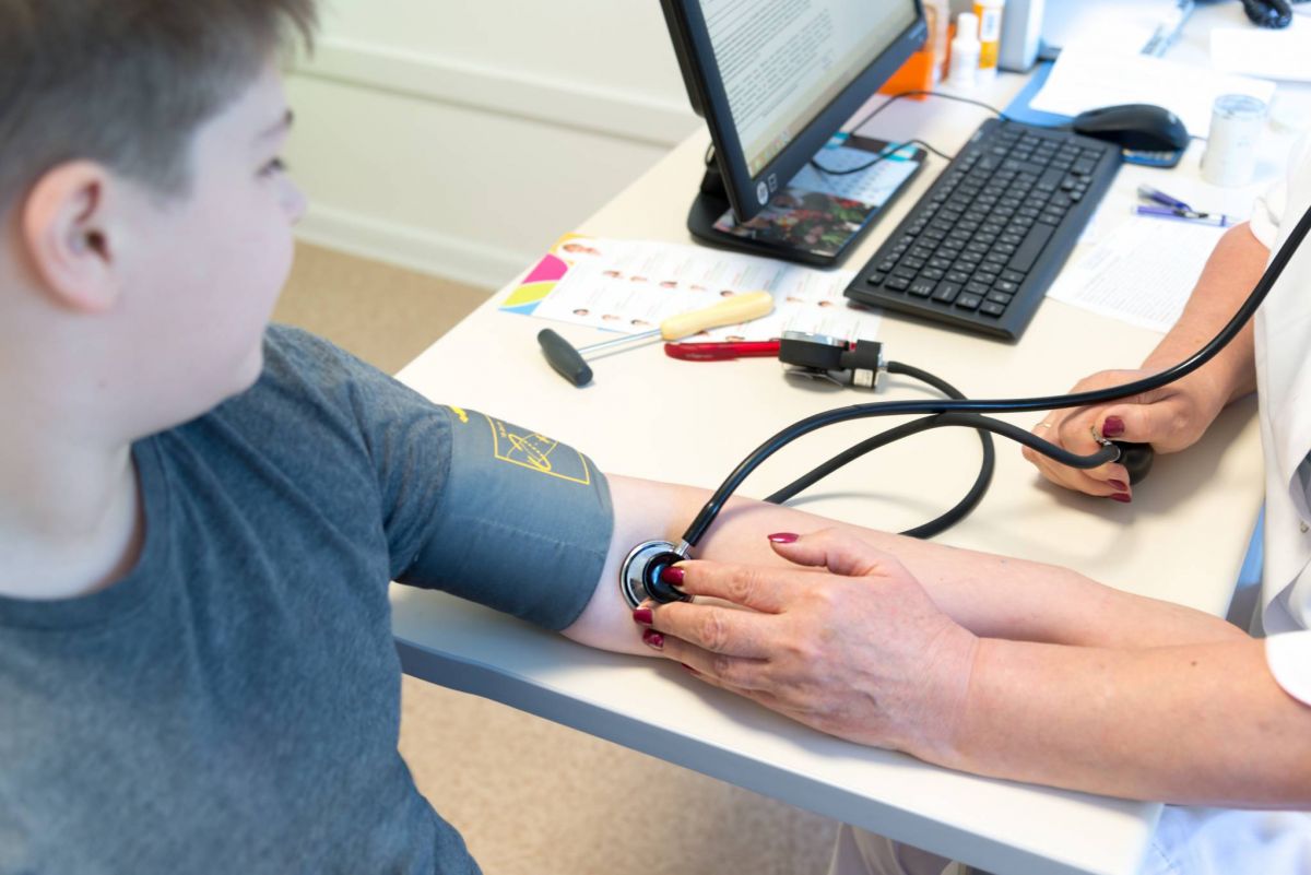 La tension artérielle chez l’enfant, une pathologie réversible