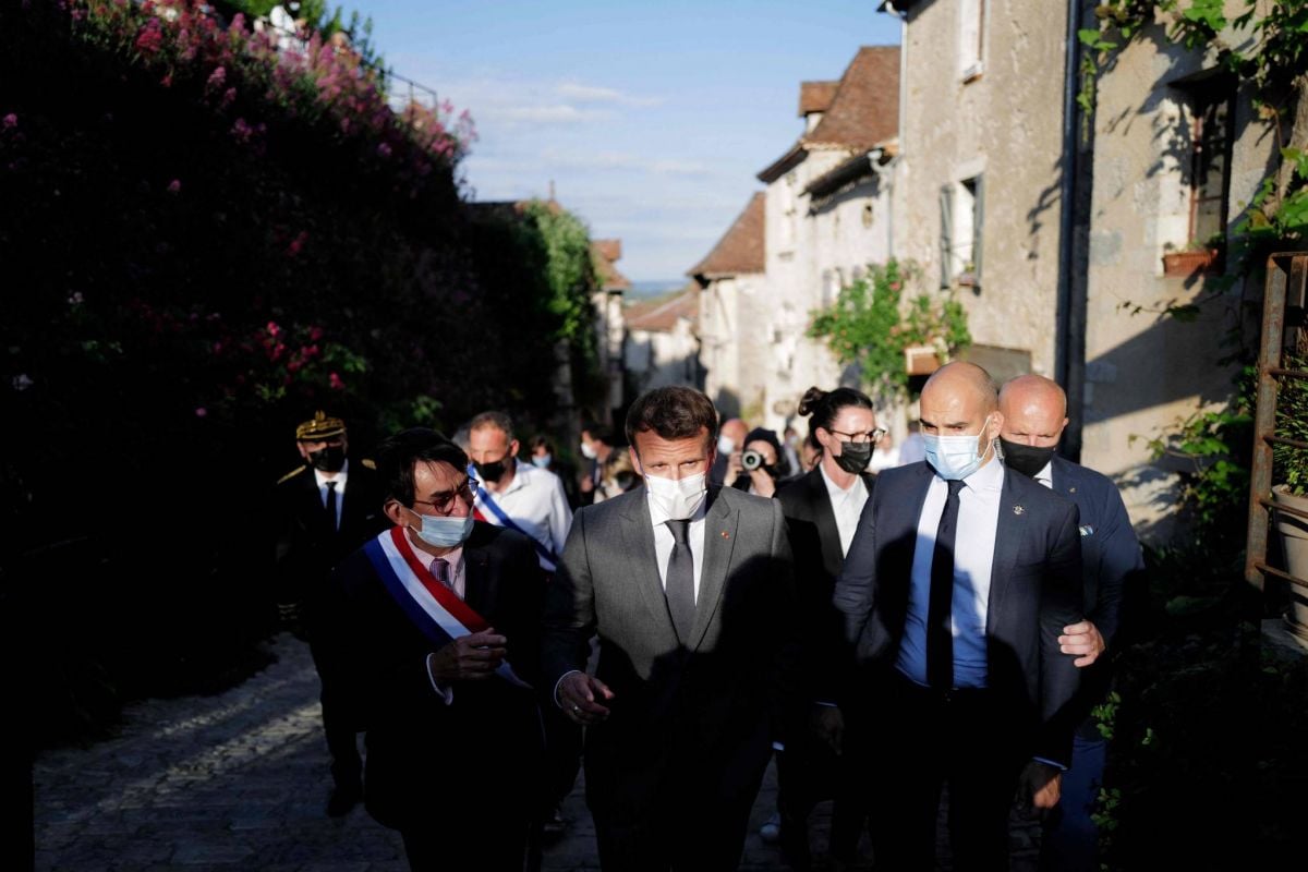 Macron « au contact » des Français, de retour « en campagne » ?