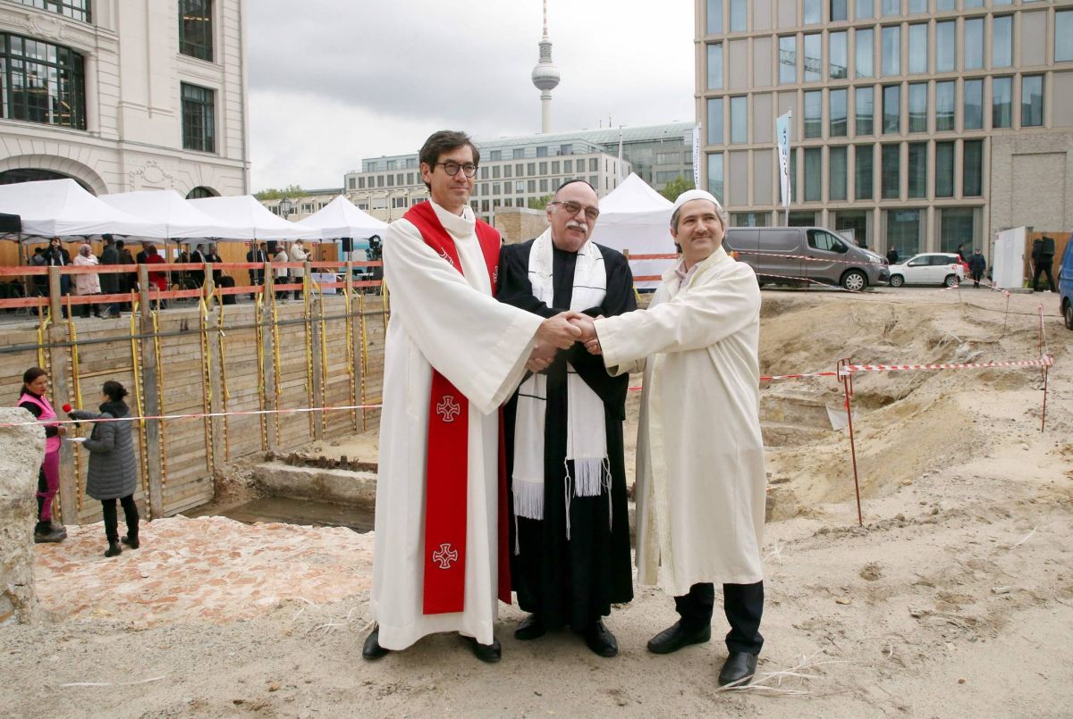 A Berlin, un lieu de culte unique pour chrétiens, musulmans et juifs