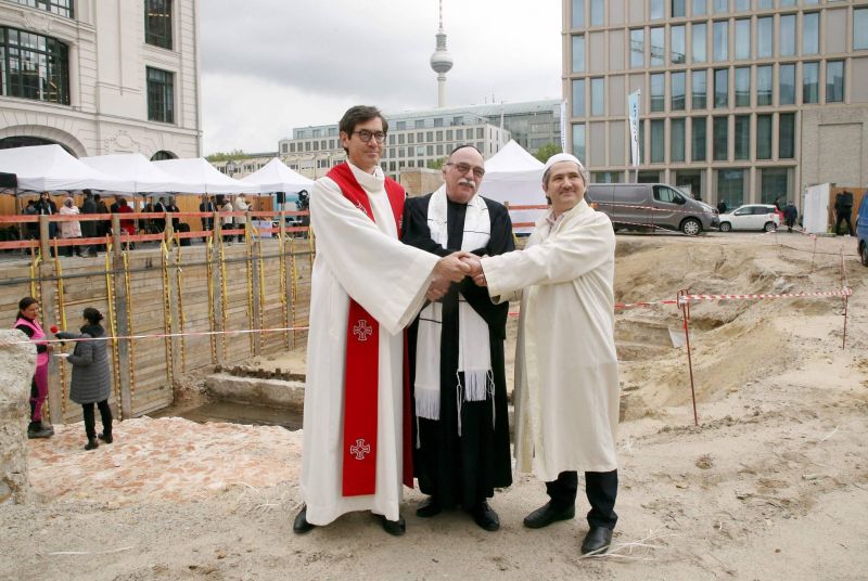 A Berlin, un lieu de culte unique pour chrétiens, musulmans et juifs
