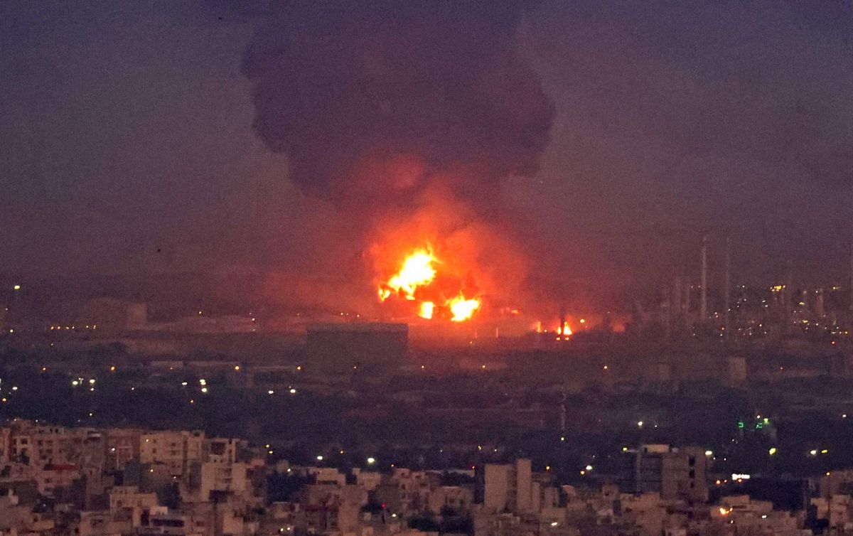 Une raffinerie de pétrole en feu à Téhéran
