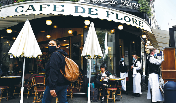 Restaurants et cafés rouvrent leurs salles en France et en Belgique, touristes américains en vue
