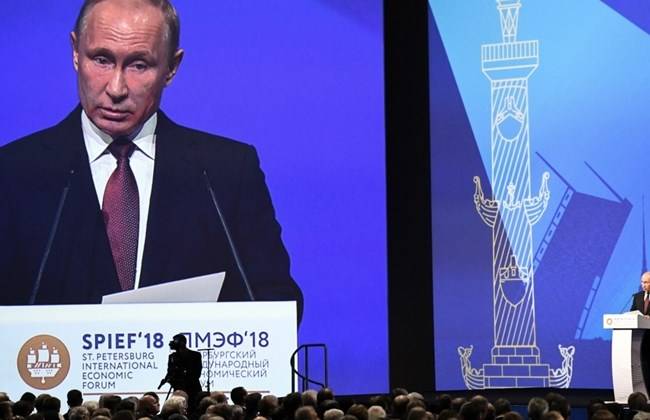 Au forum de Saint-Pétersbourg, Moscou veut faire oublier politique et pandémie