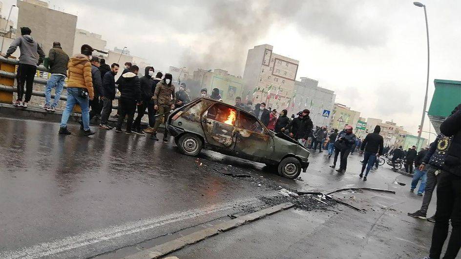 En Iran, les candidats à la présidentielle s’écharpent sur la responsabilité de la crise économique
