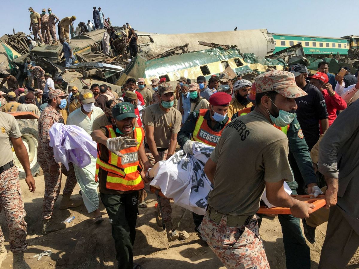 Au moins 43 morts dans un double accident ferroviaire