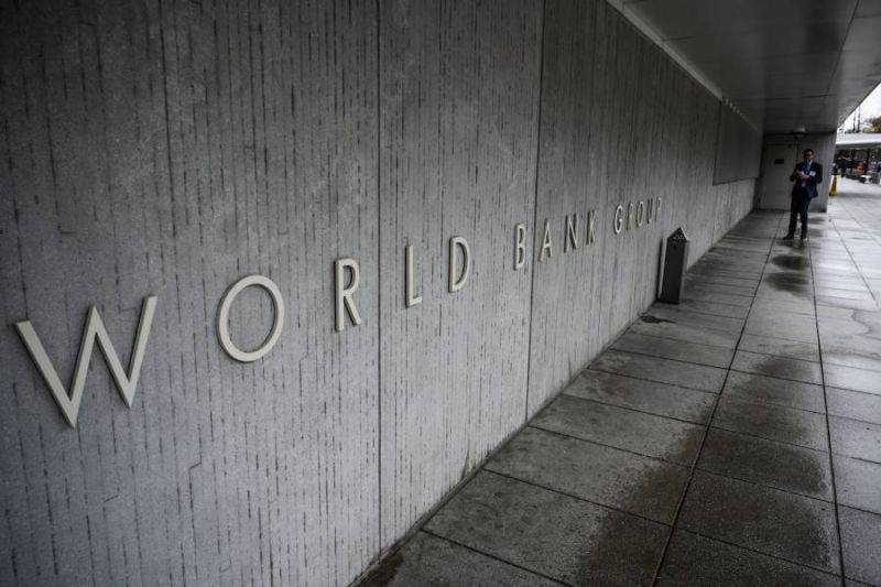 Banque mondiale : croissance mondiale révisée en hausse, les pays pauvres à la traîne
