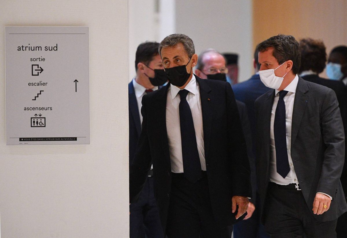 Sarkozy dément avoir engagé des dépenses excessives dans sa campagne de 2012