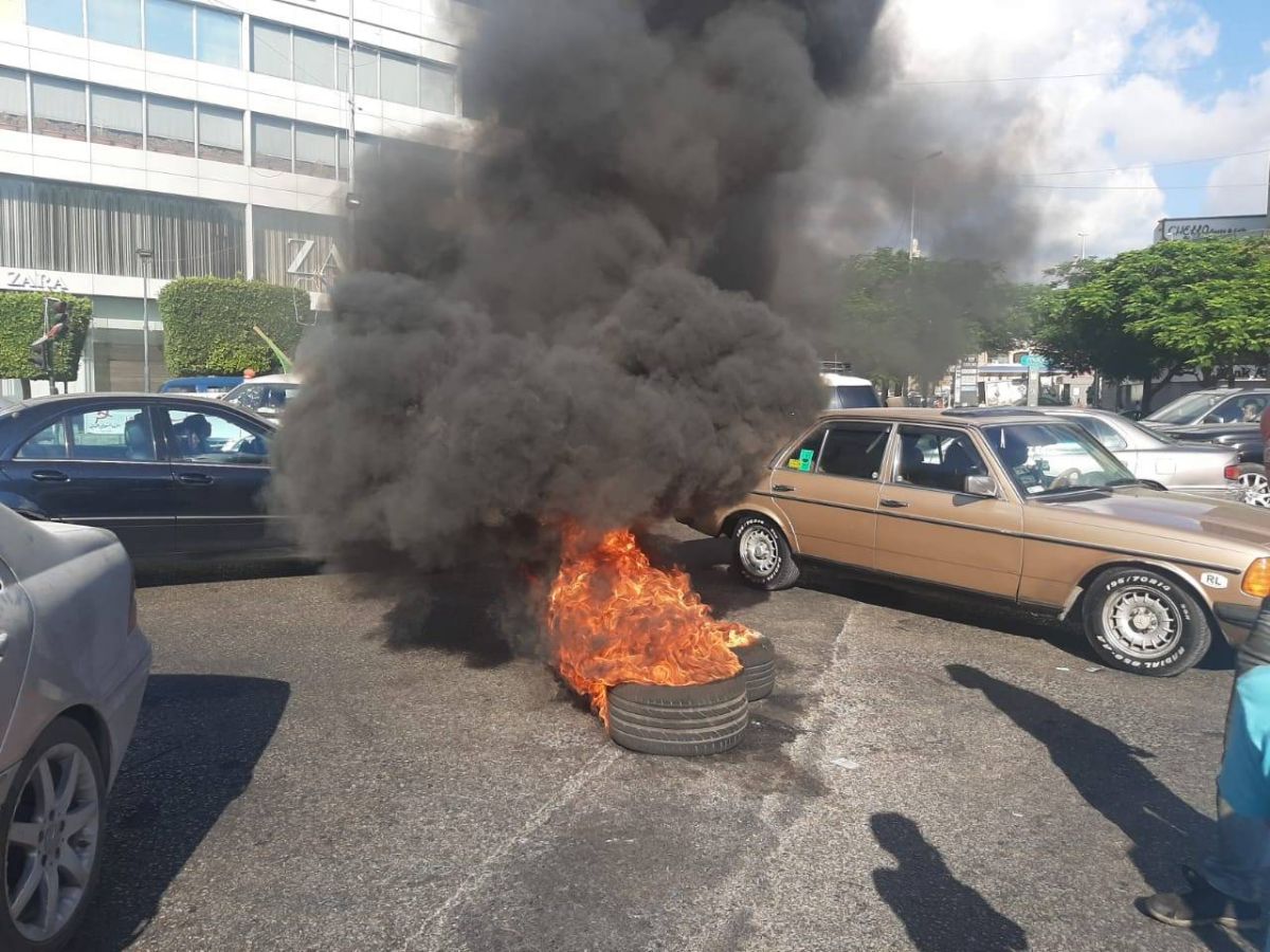 Routes coupées à Saïda et Tripoli par des manifestants