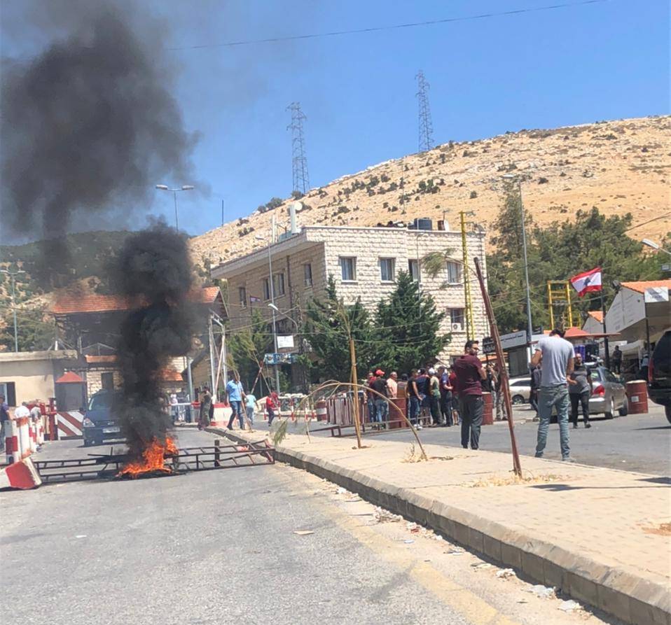 La route de Masnaa coupée après une décision des douanes limitant les passages transfrontaliers