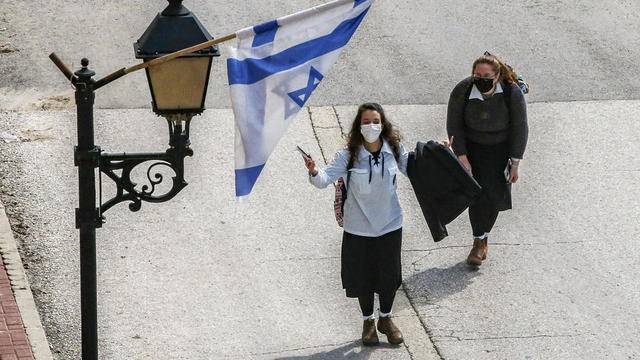 Restrictions en Australie, Israël rétablit le masque en intérieur