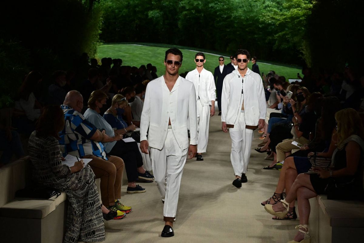 Giorgio Armani, entre retour aux sources et légèreté