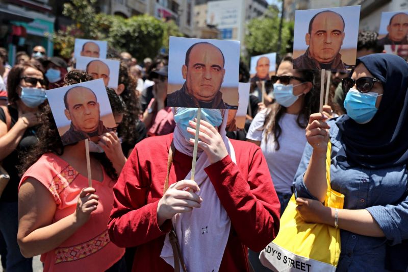 Manifestation à Ramallah après la mort d’un militant détenu par l’Autorité palestinienne