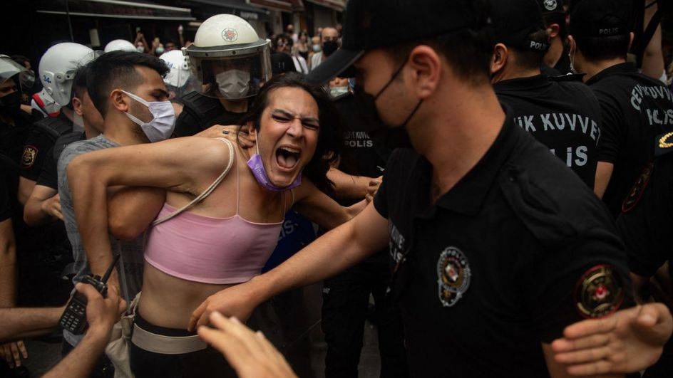 La communauté LGBTQ+ de nouveau prise pour cible en Turquie