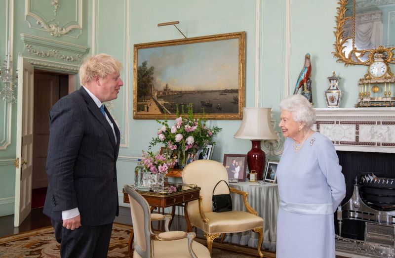 Premier tête à tête en plus d'un an entre Elizabeth II et Boris Johnson