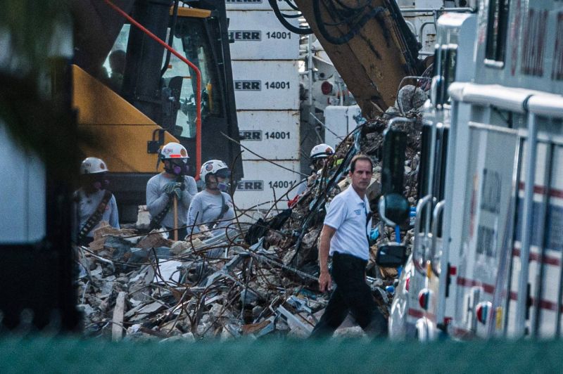 Au moins 10 morts dans l'effondrement de l'immeuble en Floride, les questions s'accumulent