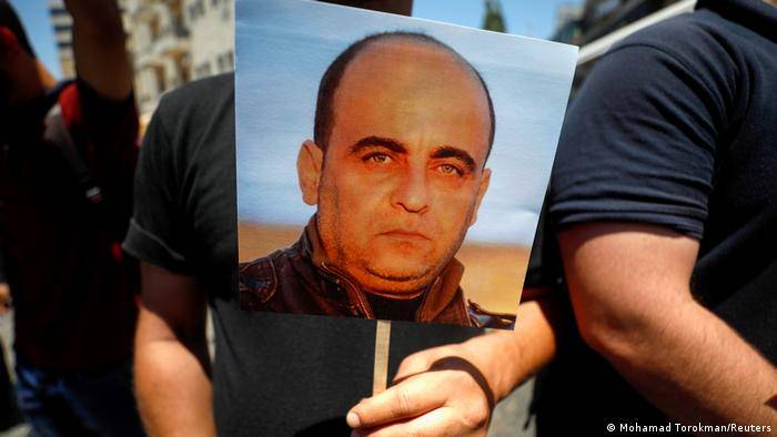 Funérailles d'un militant palestinien mort en détention