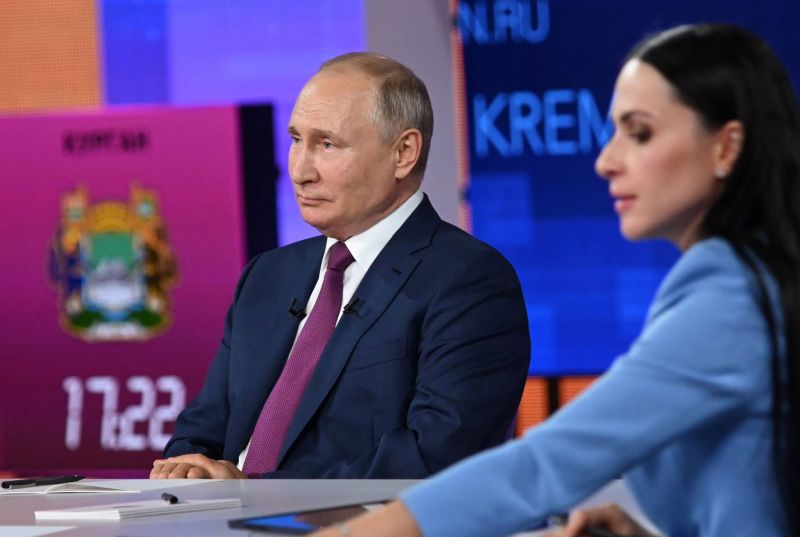 La télévision russe dit que des cyberattaques ont perturbé l'émission de Poutine
