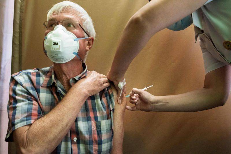 Deux doses de vaccin semblent protéger contre le variant Delta, selon l'EMA