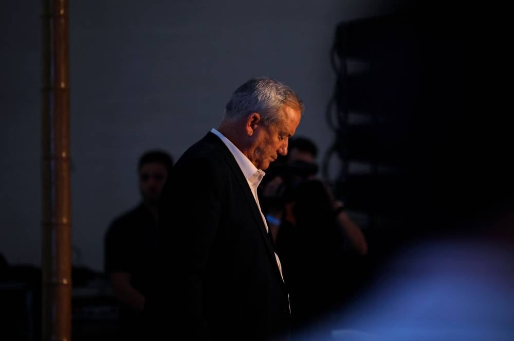 Israël est prêt à agir pour aider le Liban, affirme Benny Gantz
