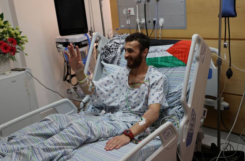 Un Palestinien, libéré après une grève de la faim, clame sa 
